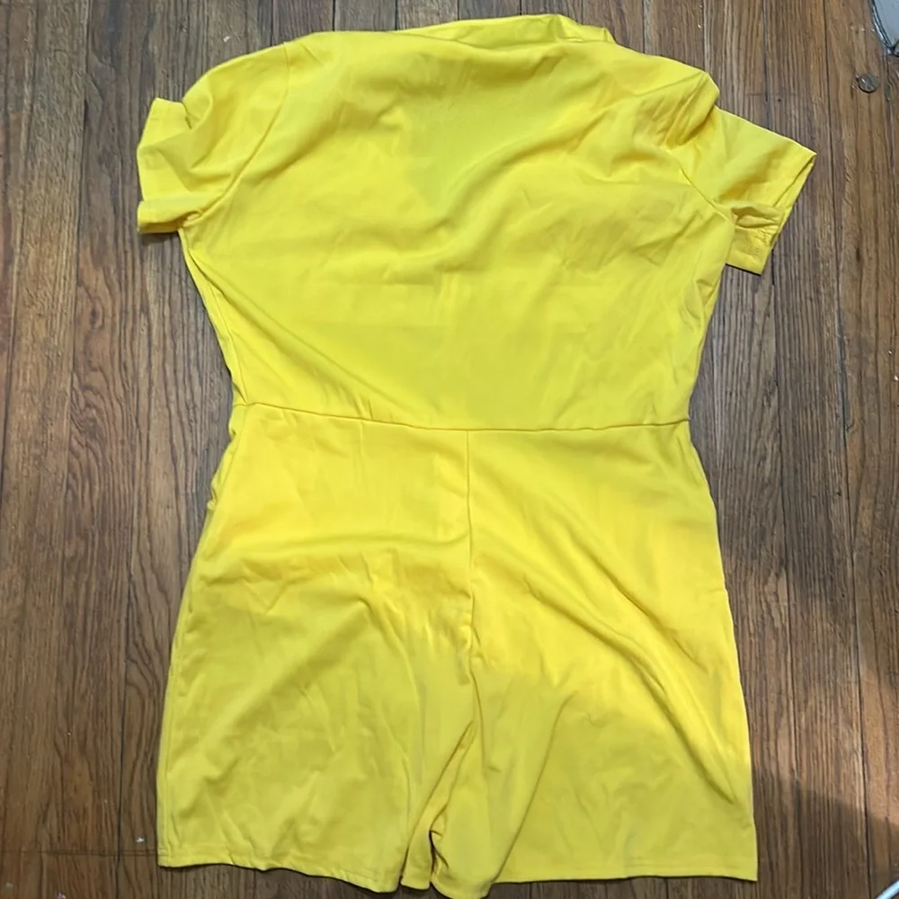 Yellow romper - Picture 2 of 2